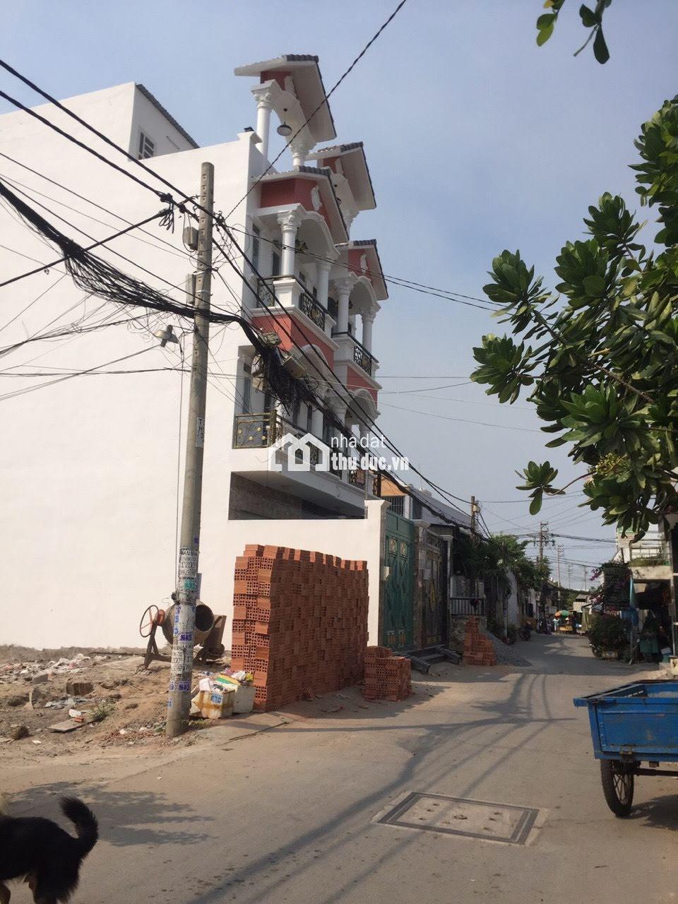 Đất hẻm xem đường Quốc Lộ 13 Hiệp Bình Phước Vuông vức