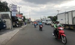 Bán nhà 2 mặt tiền đường Quốc Lộ 13, sổ hồng, tiện kinh doanh