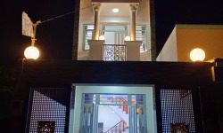 Bán nhà đẹp 1 trệt 2 lầu, ngay chợ Quốc lộ 13 cũ Hiệp Bình Phước