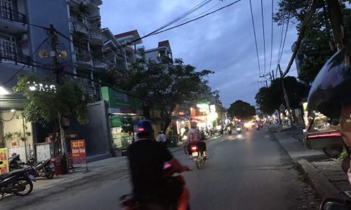 CHO THUÊ MẶT BẰNG MT MAN THIỆN NGAY CỔNG TRƯỜNG ĐẠI HỌC!!!