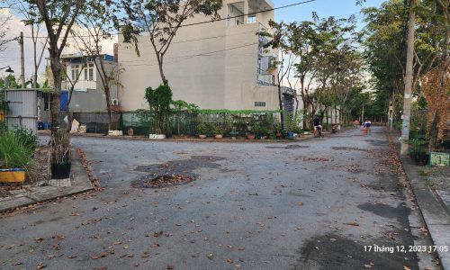 Cần tiền bán gấp lô đất nền 108m2 hai mặt tiền đẹp đường Lò Lu!!!