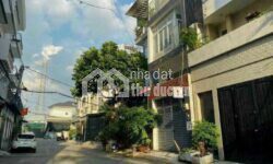 Nhà 22/ đường số 22 Linh đông Diện tích: 4×16=64m2 xây dựng 1tret, 3lau
